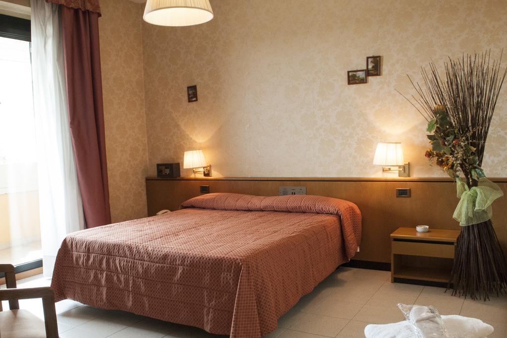 Hotel Le Gronde Cava Manara Pokoj fotografie